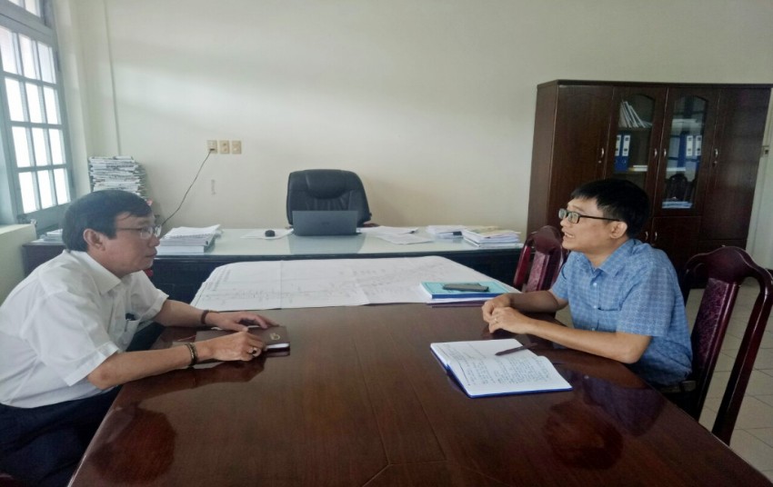 Lãnh đạo Liên hiệp Hội Phú Yên (Bìa trái) trao đổi công tác tư vấn, phản biện với Lãnh đạo Sở Xây dựng tỉnh Phú Yên ngày 14/5/2021